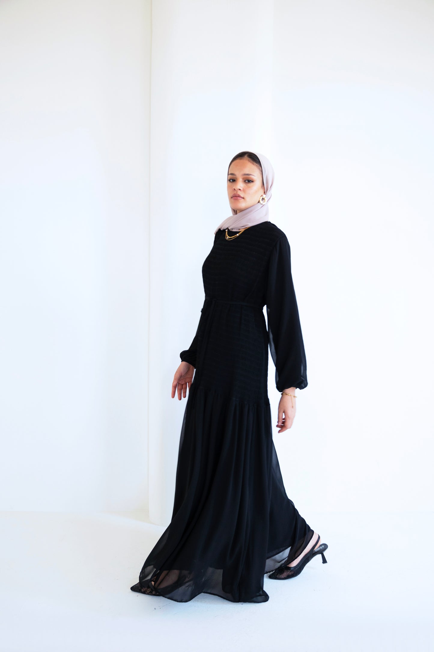 Flowy pleated dress (black)