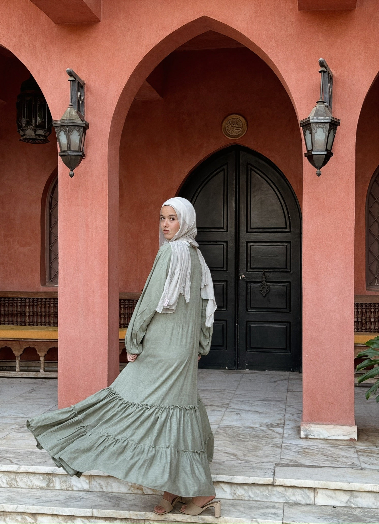 Ruffled linen dress (olive)