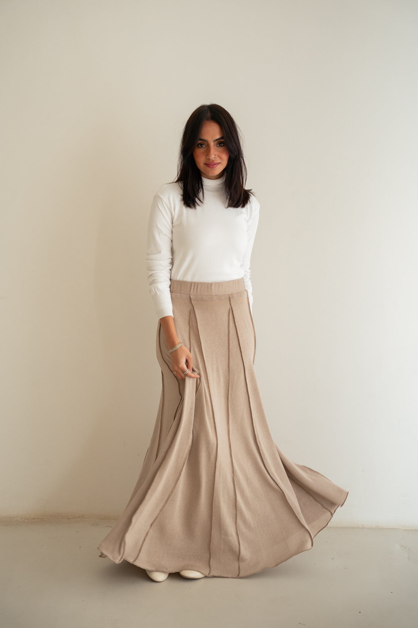 Stitched knit skirt-beige