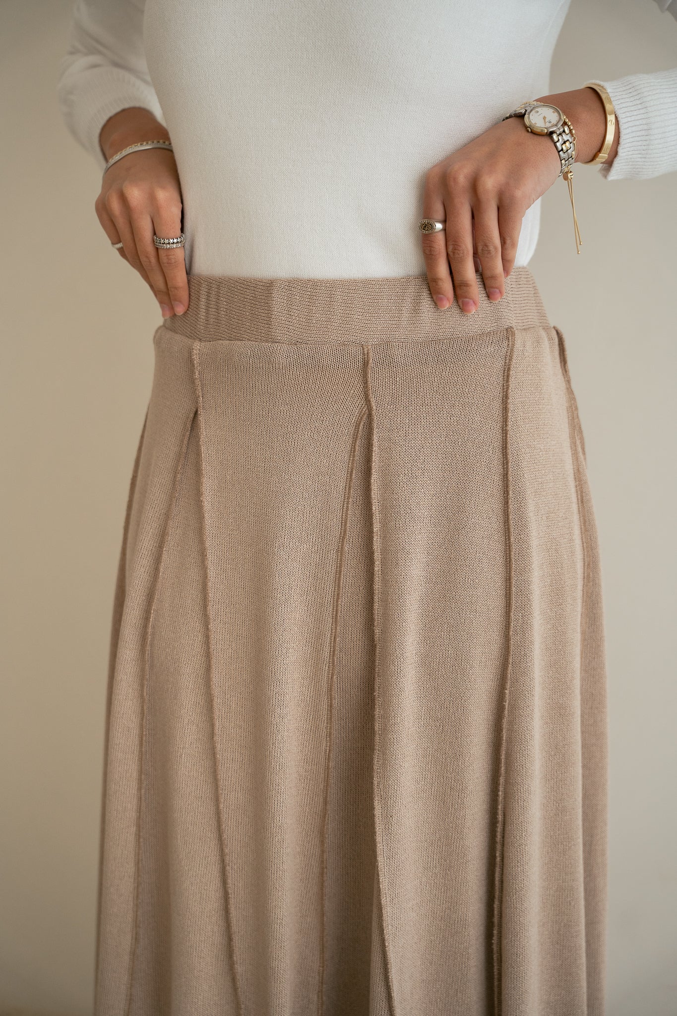 Stitched knit skirt-beige